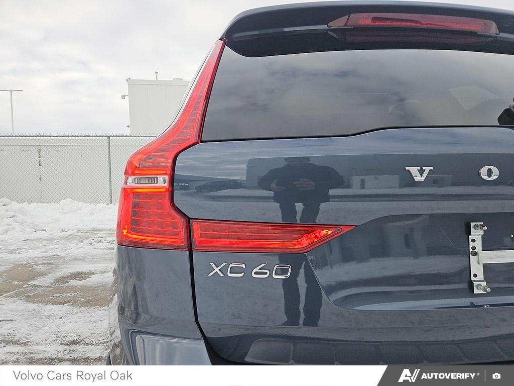 2025 Volvo XC60 Plus Dark Theme-10