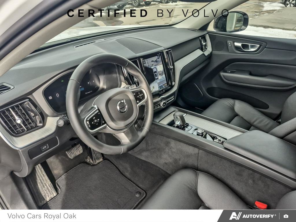 2025 Volvo XC60 Plus Dark Theme-12