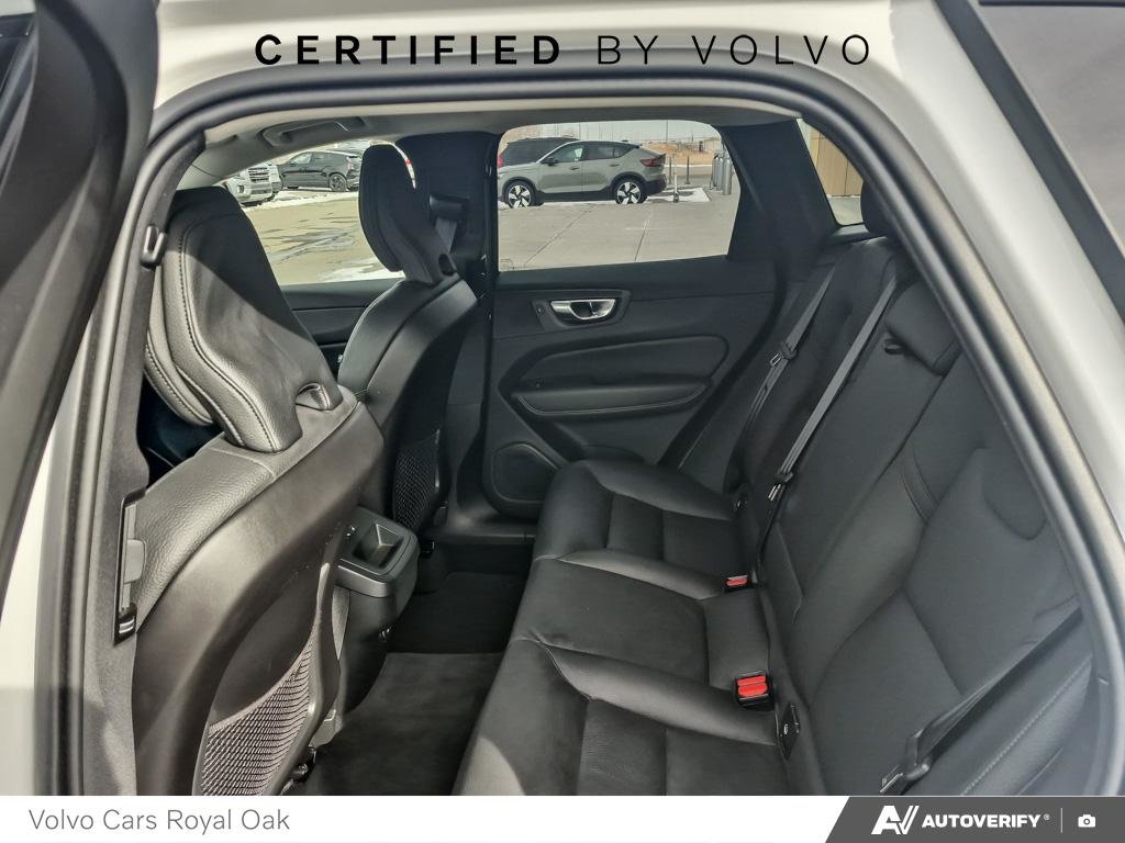 2025 Volvo XC60 Plus Dark Theme-22