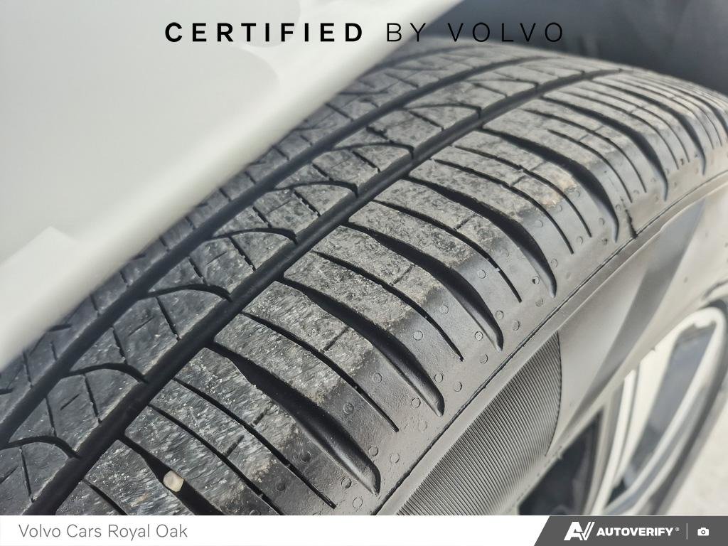 2025 Volvo XC60 Plus Dark Theme-6