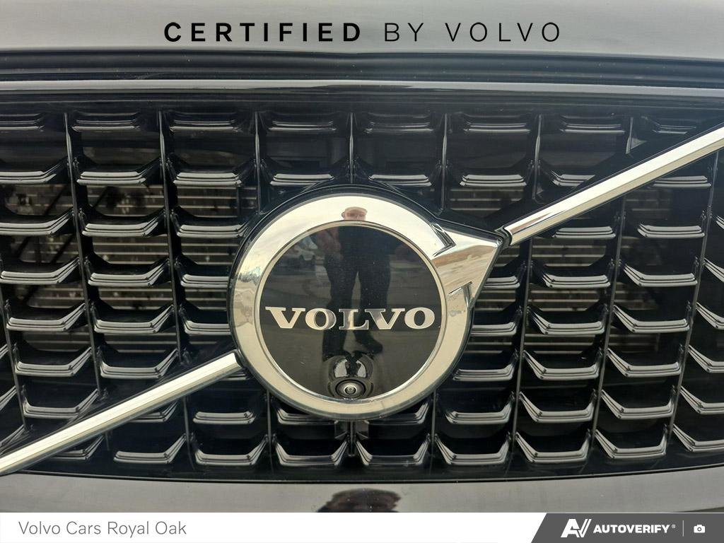 2025 Volvo XC60 Plus Dark Theme-8