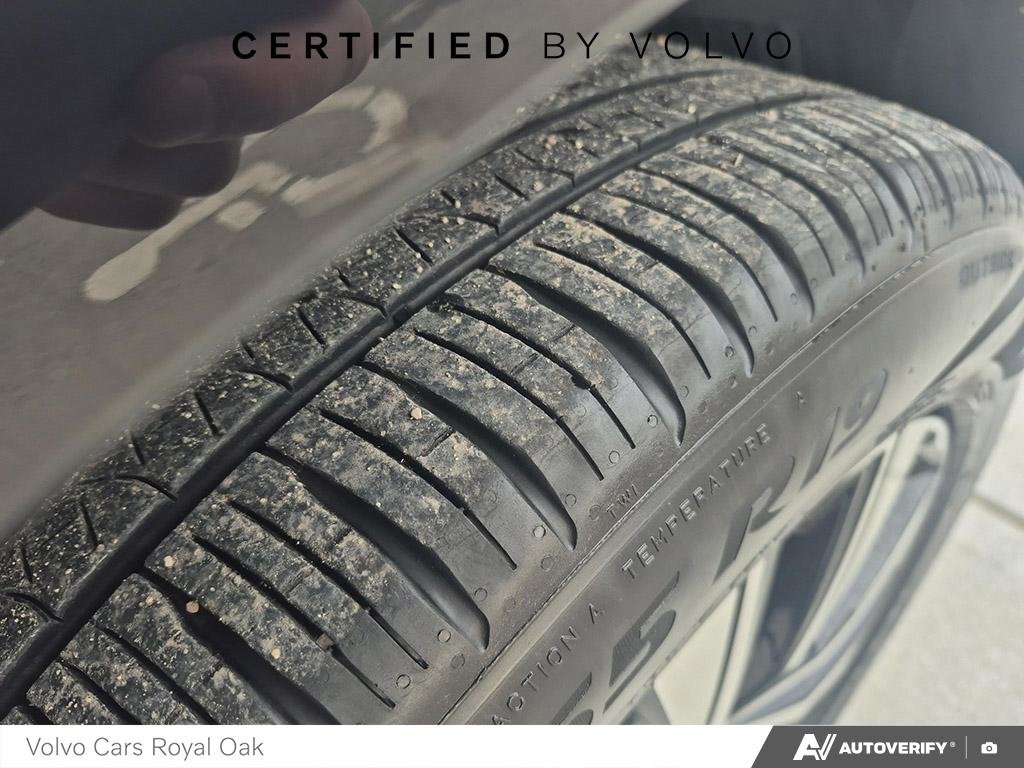 2025 Volvo XC60 Plus Dark Theme-6