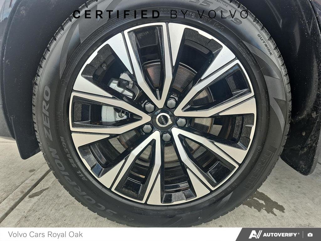 2025 Volvo XC60 Plus Dark Theme-5