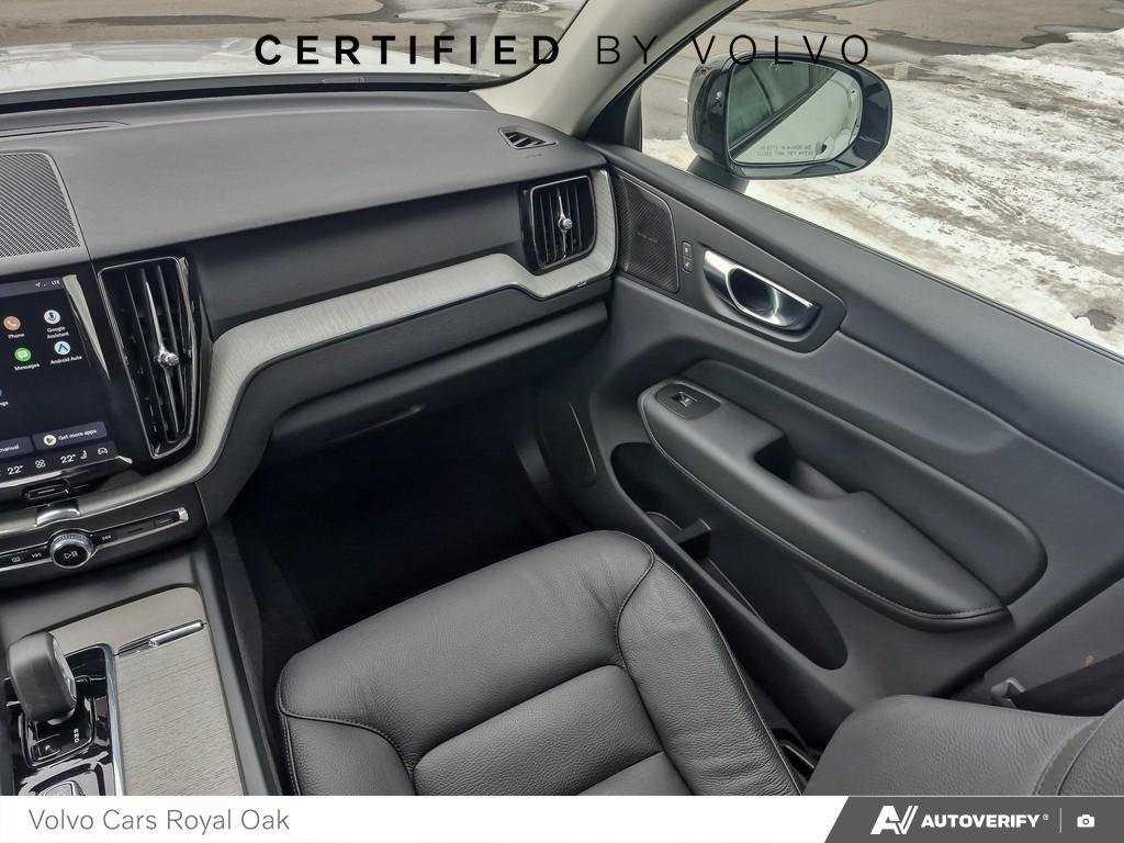 2025 Volvo XC60 Plus Dark Theme-24