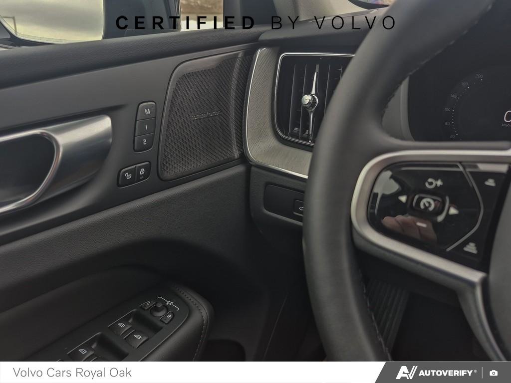 2025 Volvo XC60 Plus Dark Theme-16