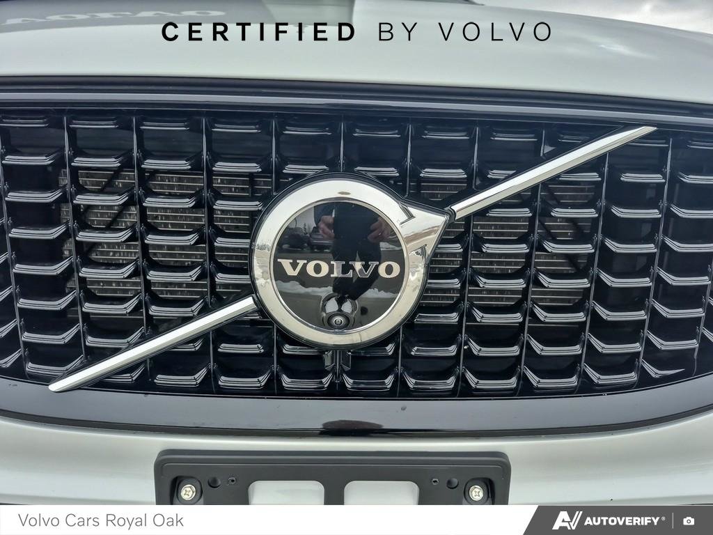 2025 Volvo XC60 Plus Dark Theme-8