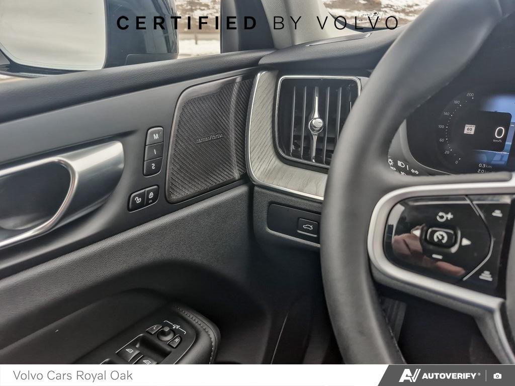 2025 Volvo XC60 Plus Dark Theme-16