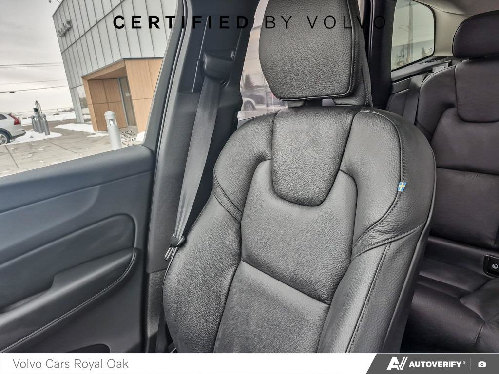 2025 Volvo XC60 Plus Dark Theme-19