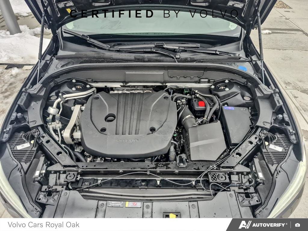 2025 Volvo XC60 Plus Dark Theme-9