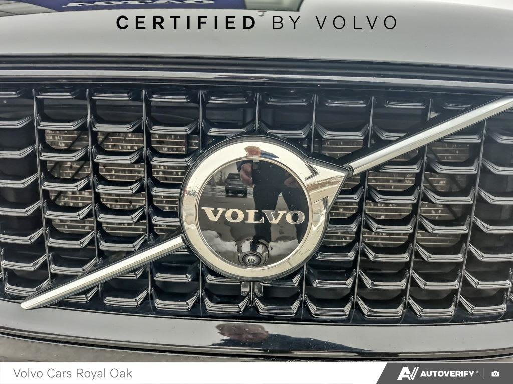 2025 Volvo XC60 Plus Dark Theme-8