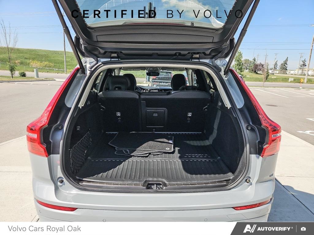 2025 Volvo XC60 Ultra Dark Theme-11