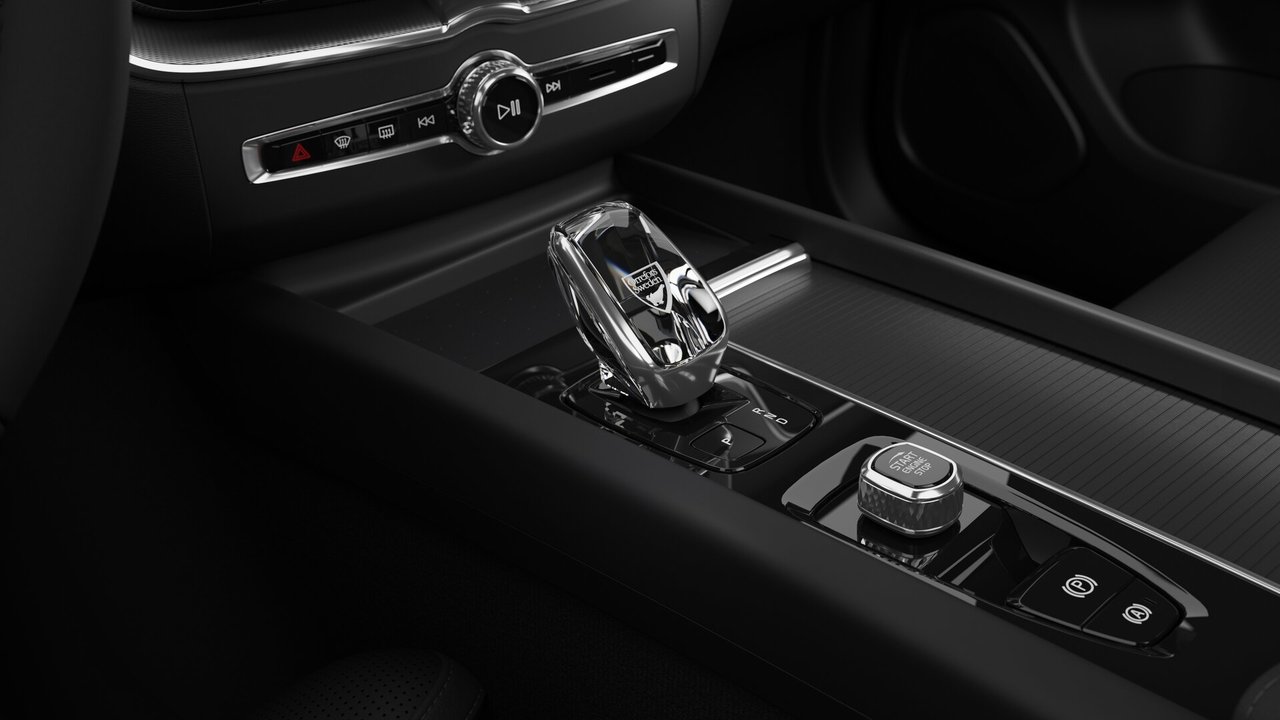 2026 Volvo XC60 Plug-in hybrid Ultra Black Edition-10