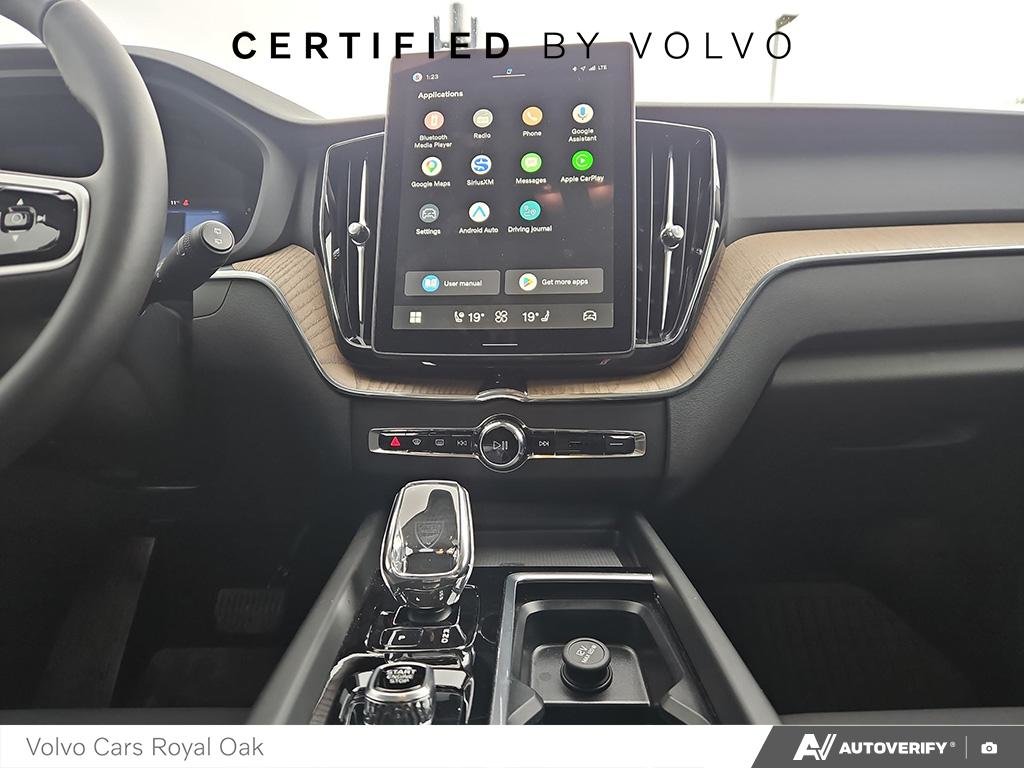 2026 Volvo XC60 Plus Dark Theme-18