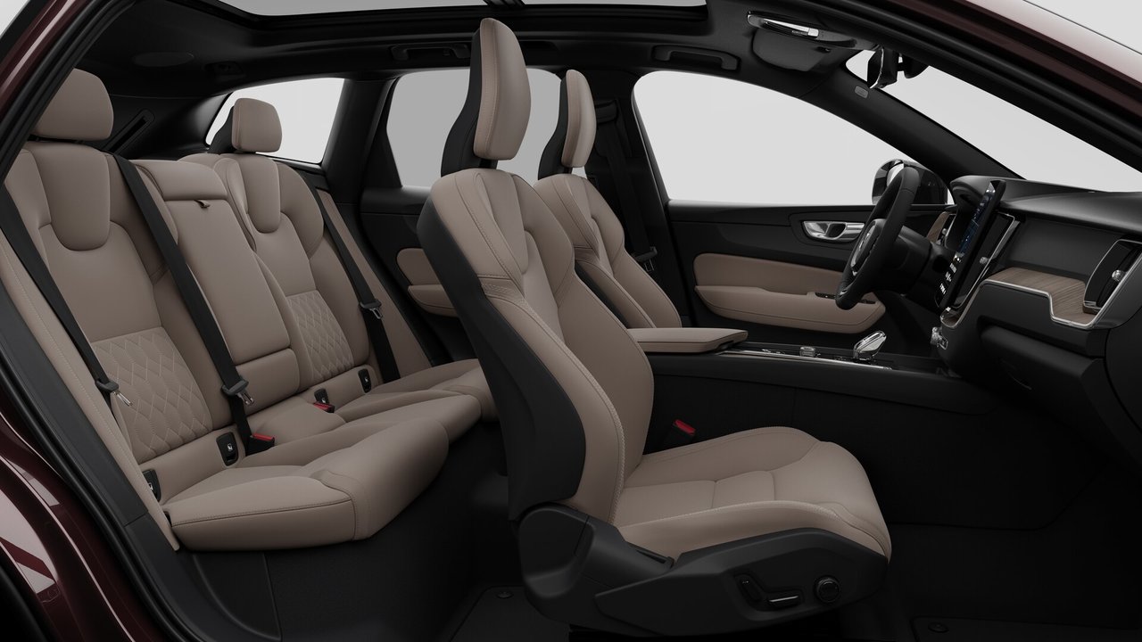 2027 Volvo XC60 Plus (Dark Theme)-12