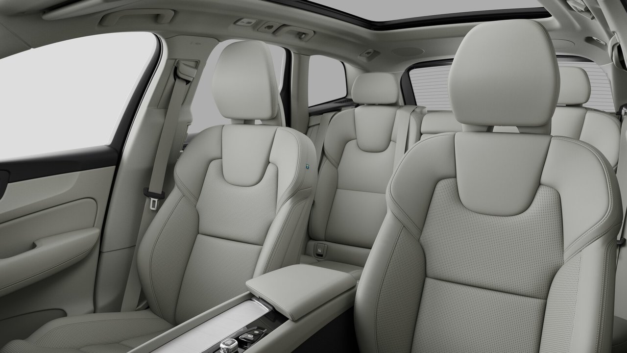 2027 Volvo XC60 Ultra (Dark Theme)-11
