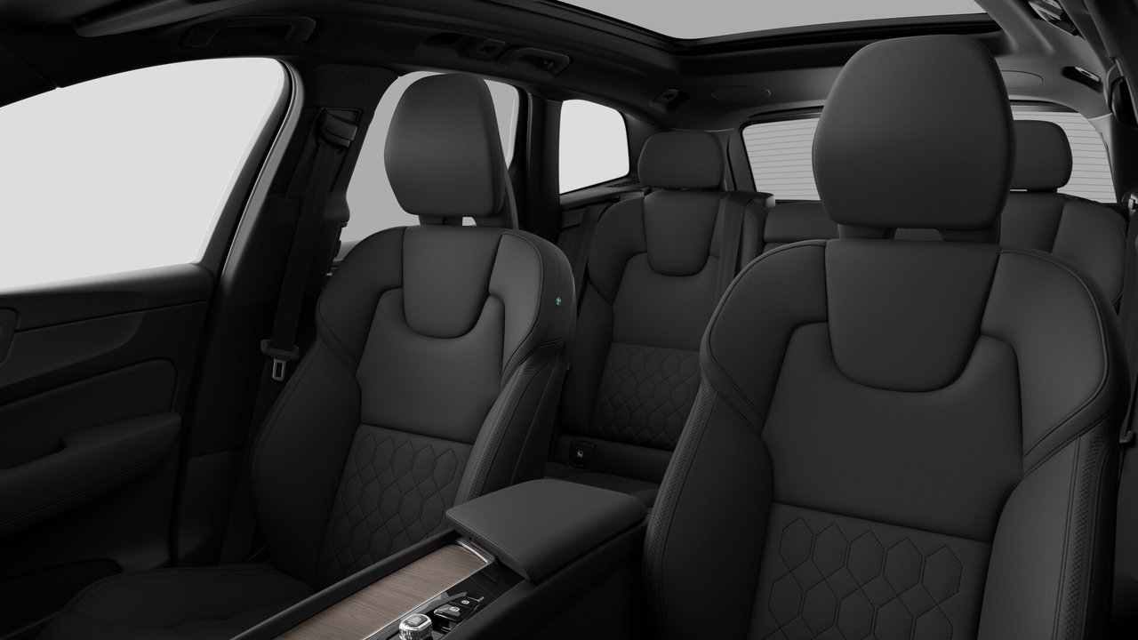 2027 Volvo XC60 Plus (Dark Theme)-11
