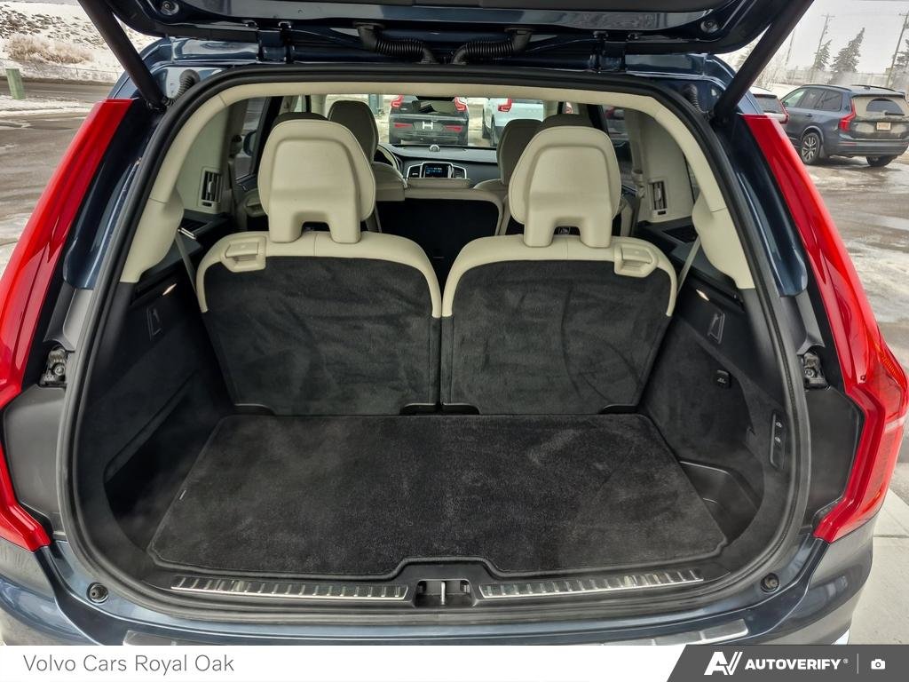 2025 Volvo XC90 Plug-In Hybrid Ultra Bright Theme-11