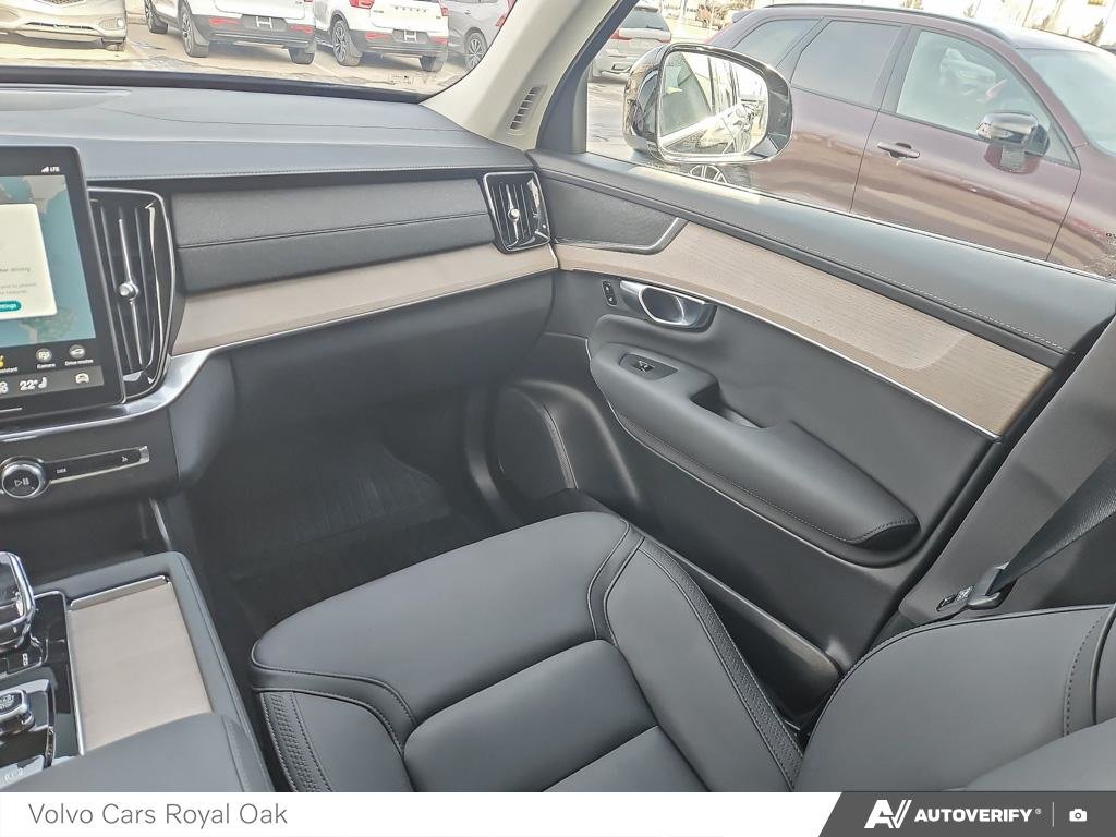 2025 Volvo XC90 Plus Bright Theme-24