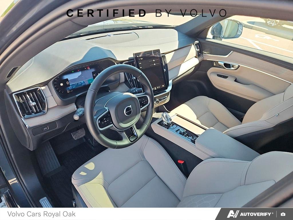 2025 Volvo XC90 Plus Bright Theme-12