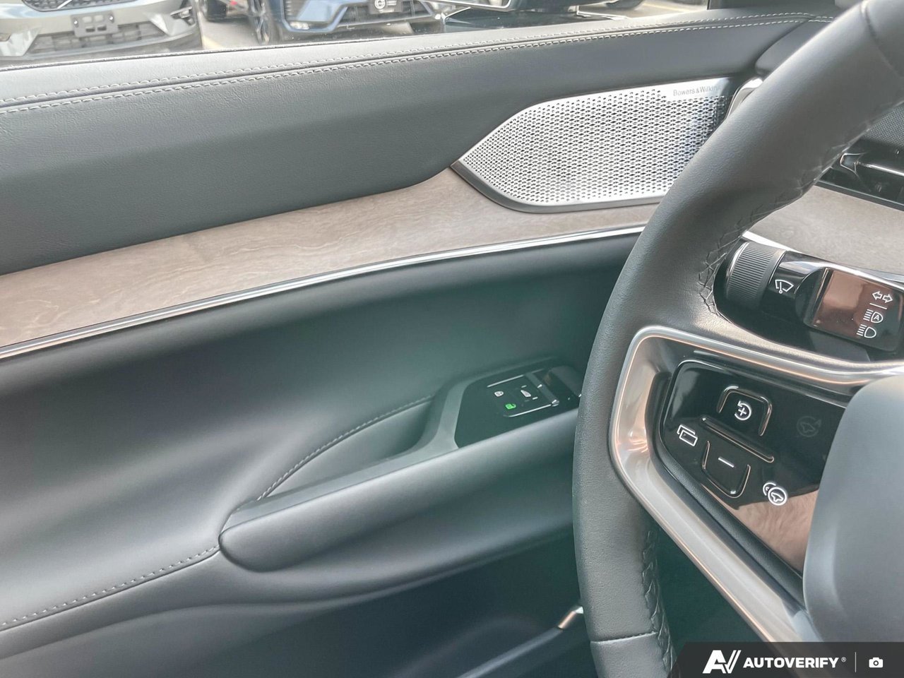 2025 Volvo EX90 Ultra-16