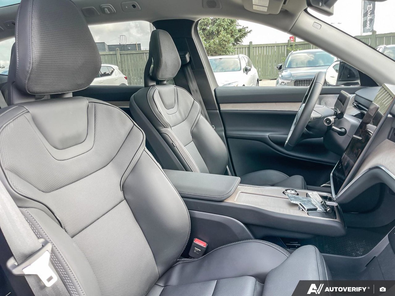 2025 Volvo EX90 Ultra-21