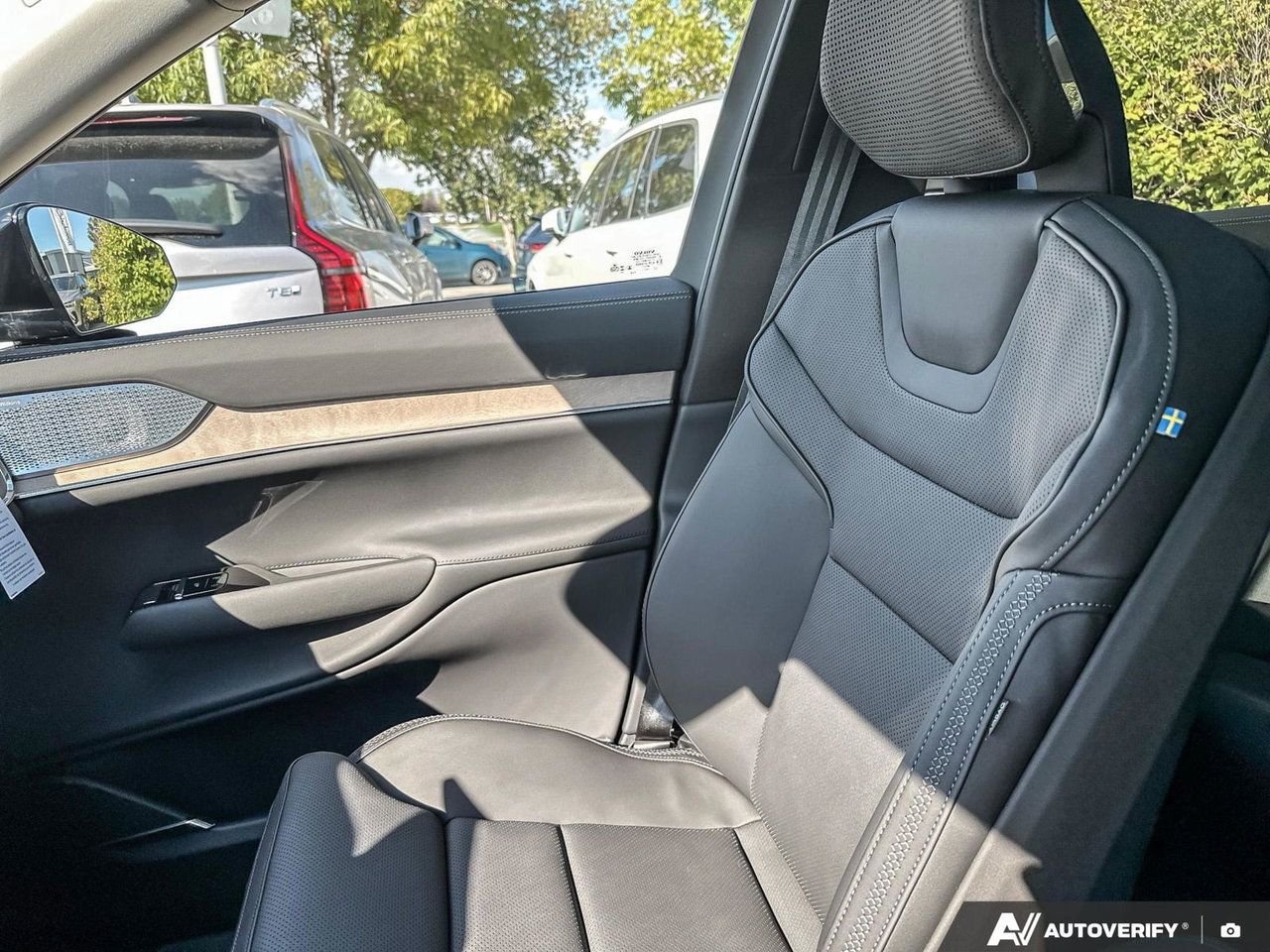 2025 Volvo EX90 Ultra-19