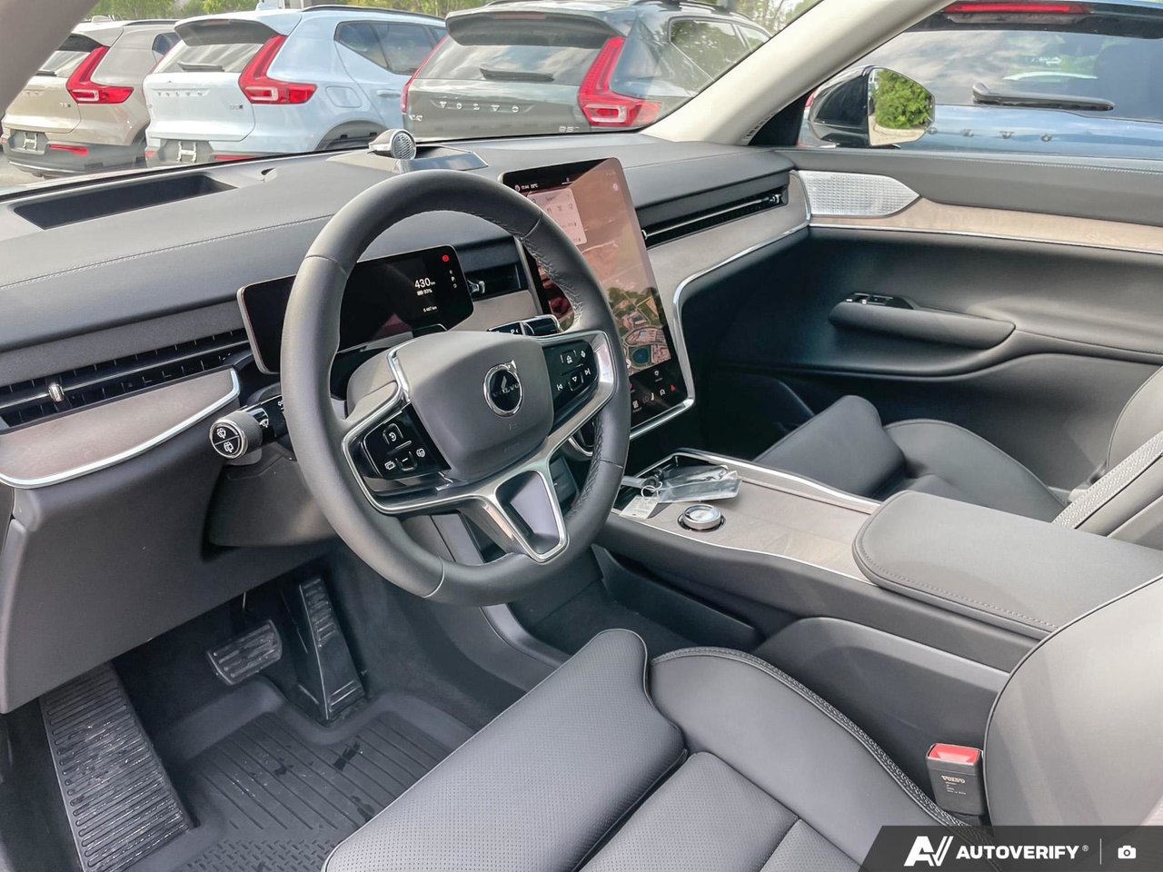 2025 Volvo EX90 Ultra-12
