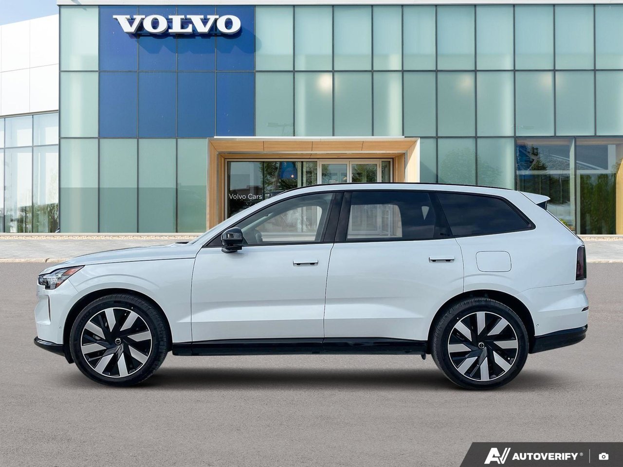 2025 Volvo EX90 Ultra-1