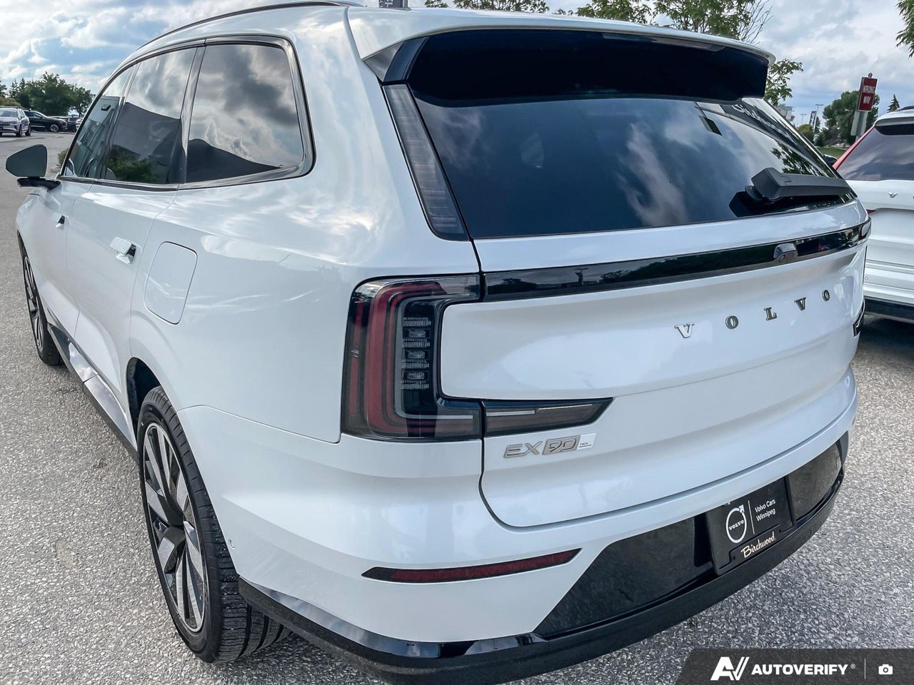 2025 Volvo EX90 Ultra-11