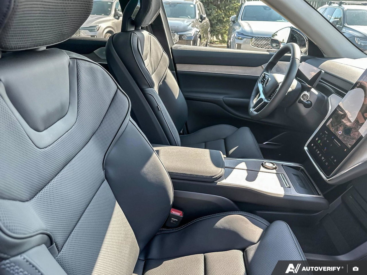 2025 Volvo EX90 Ultra-21