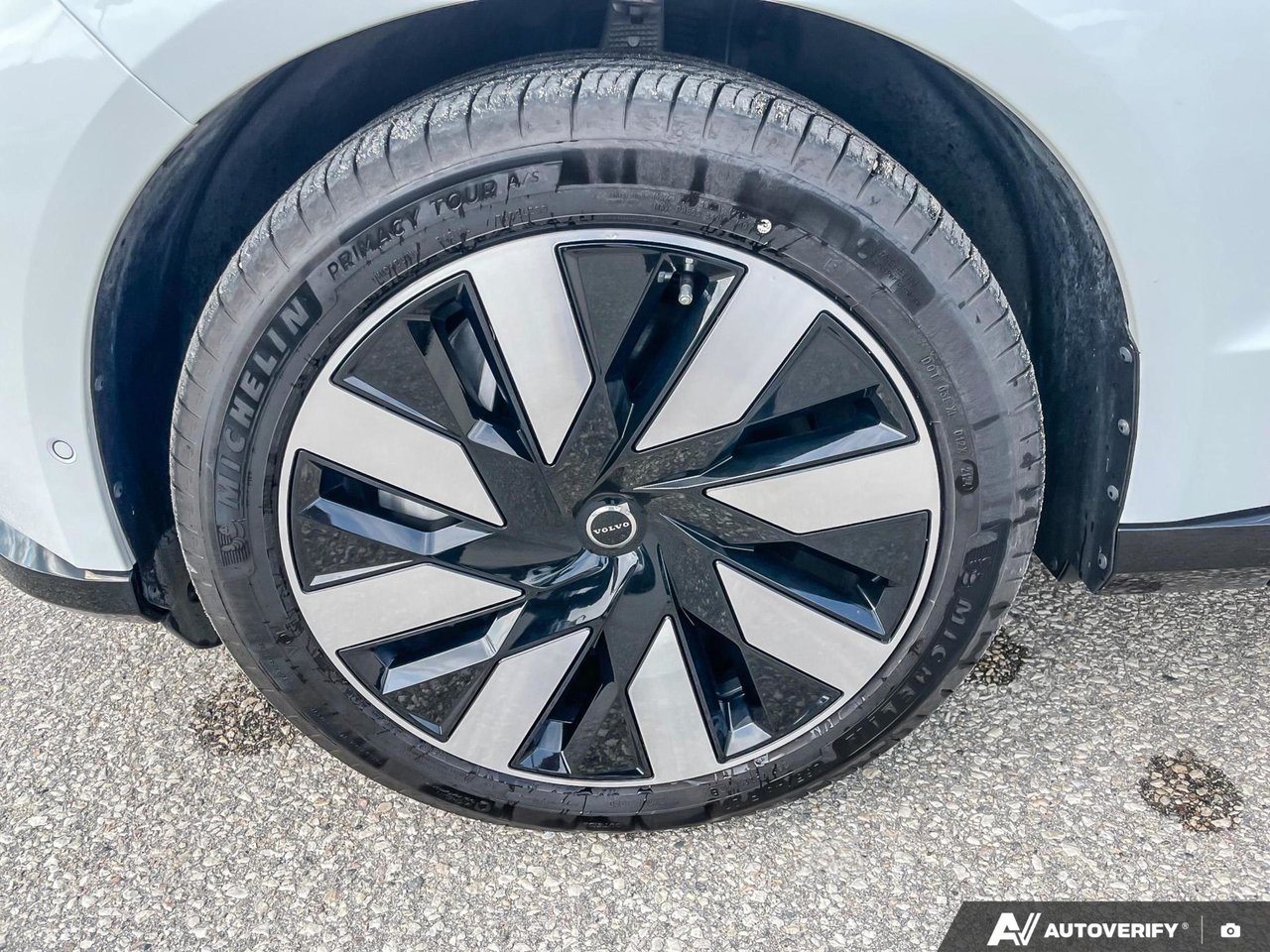 2025 Volvo EX90 Ultra-8