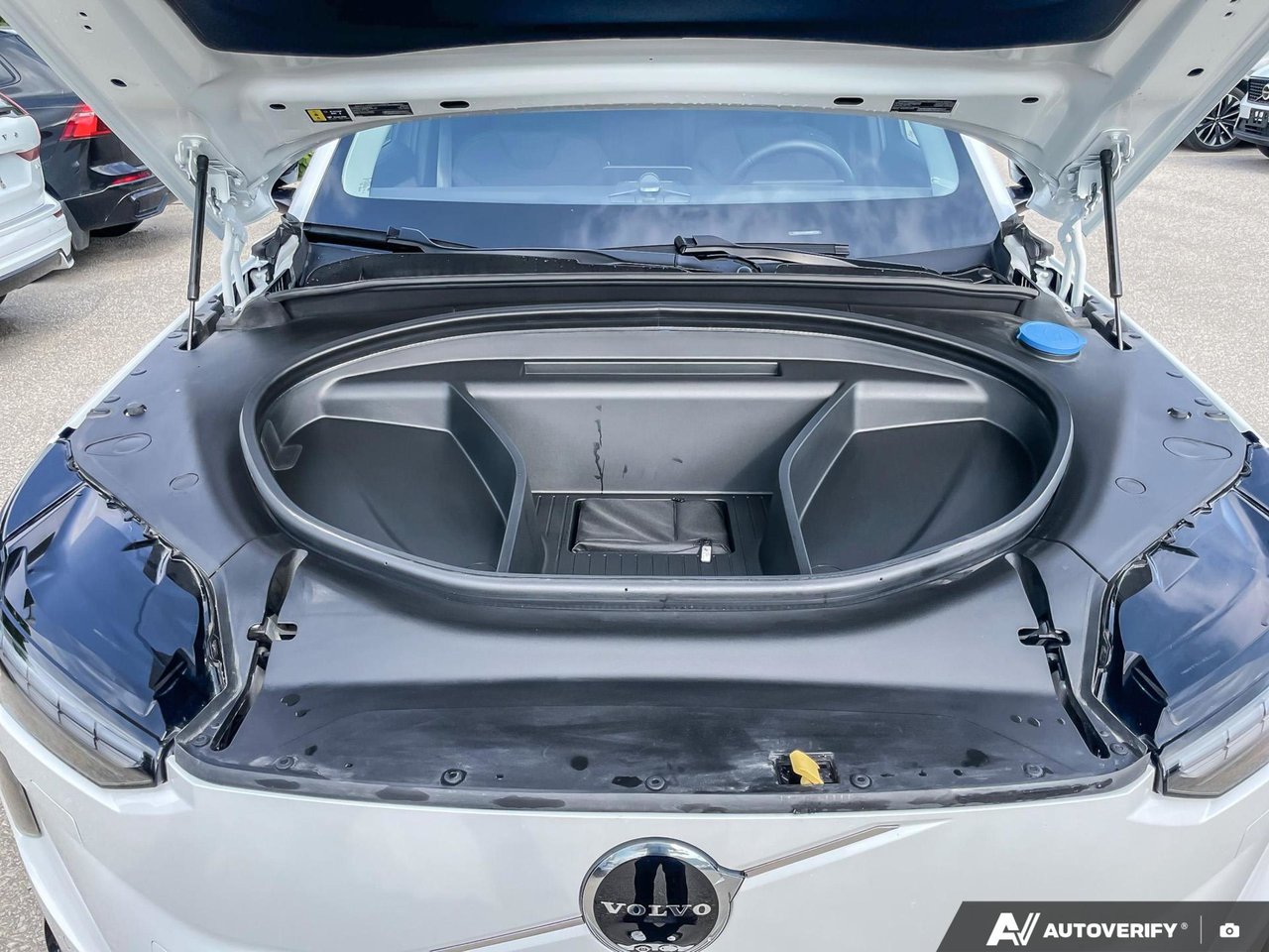 2025 Volvo EX90 Ultra-6