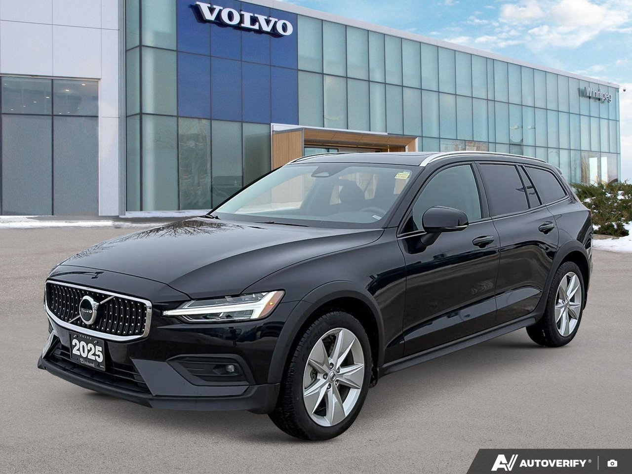 2025 Volvo V60 Cross Country Core-0