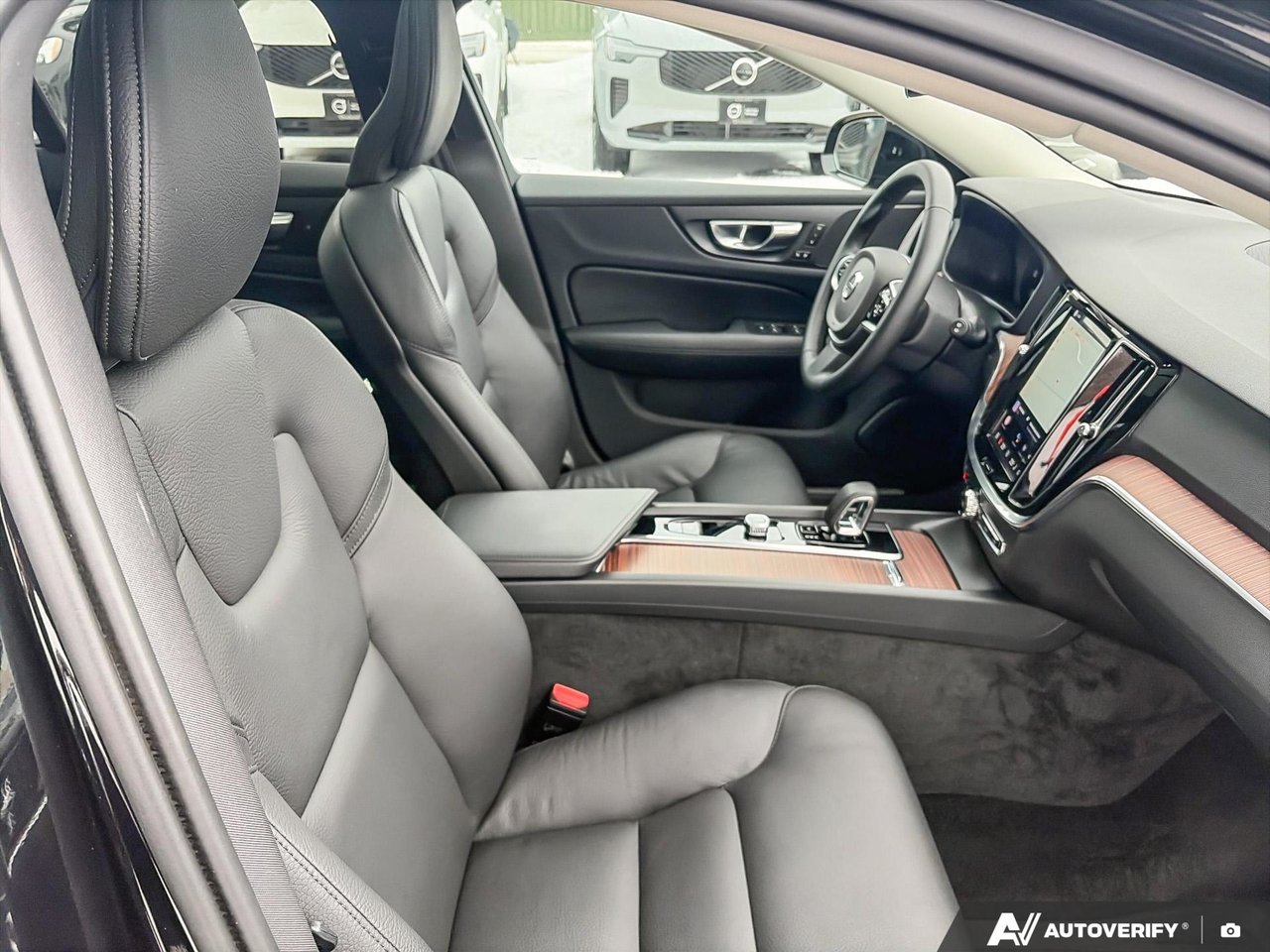 2025 Volvo V60 Cross Country Core-21