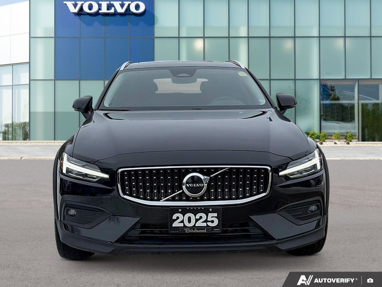 2025 Volvo V60 Cross Country Core-5