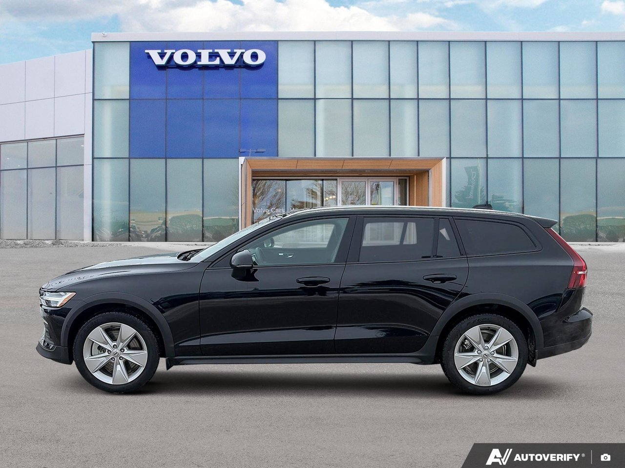 2025 Volvo V60 Cross Country Core-1
