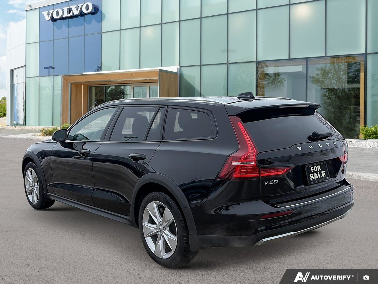 2025 Volvo V60 Cross Country Core-3