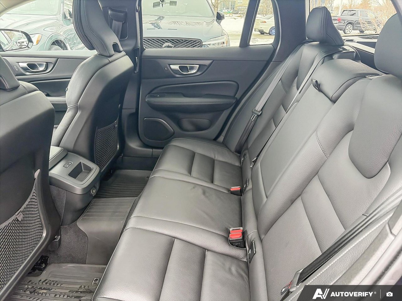 2025 Volvo V60 Cross Country Core-22