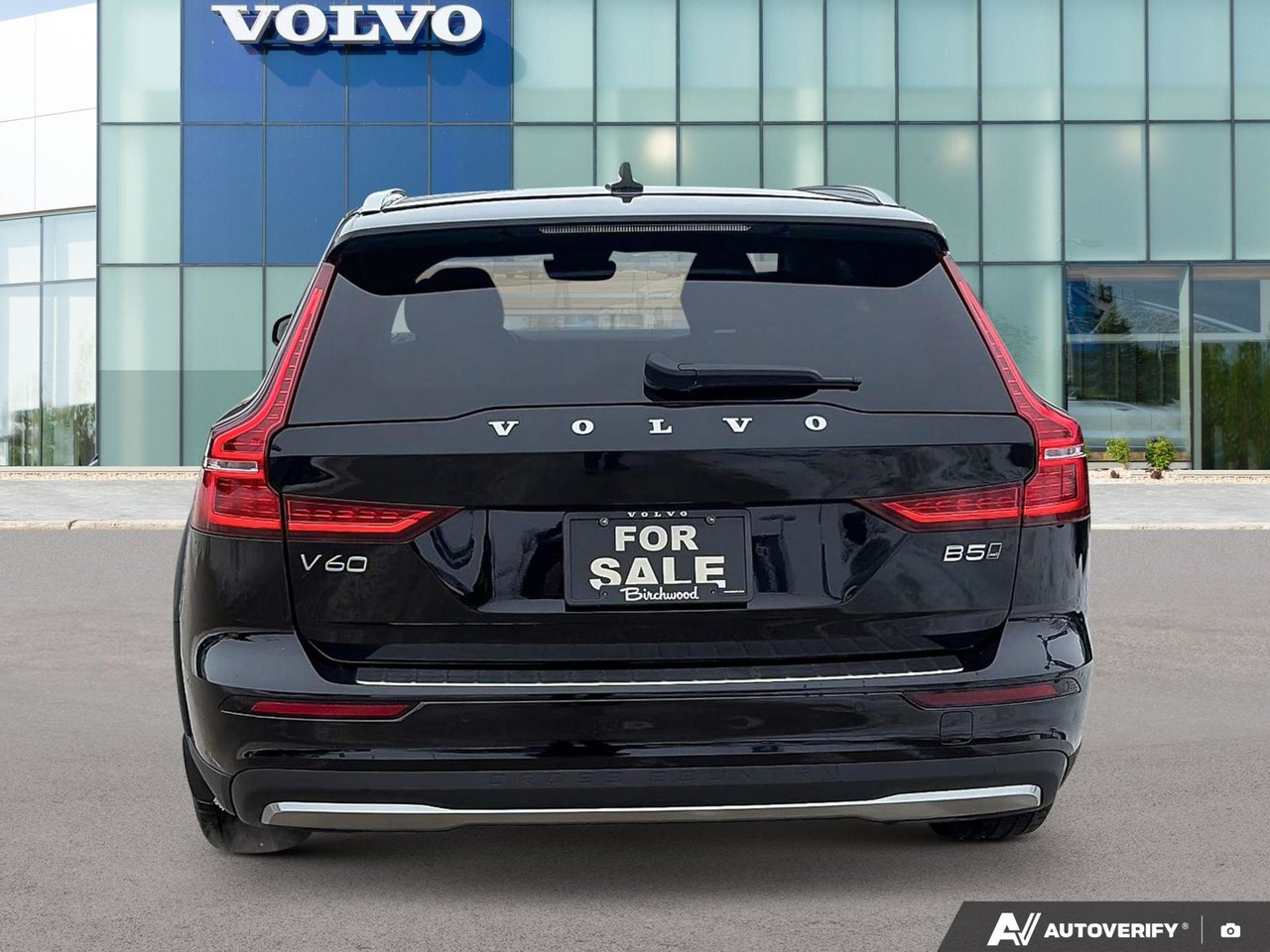 2025 Volvo V60 Cross Country Core-4