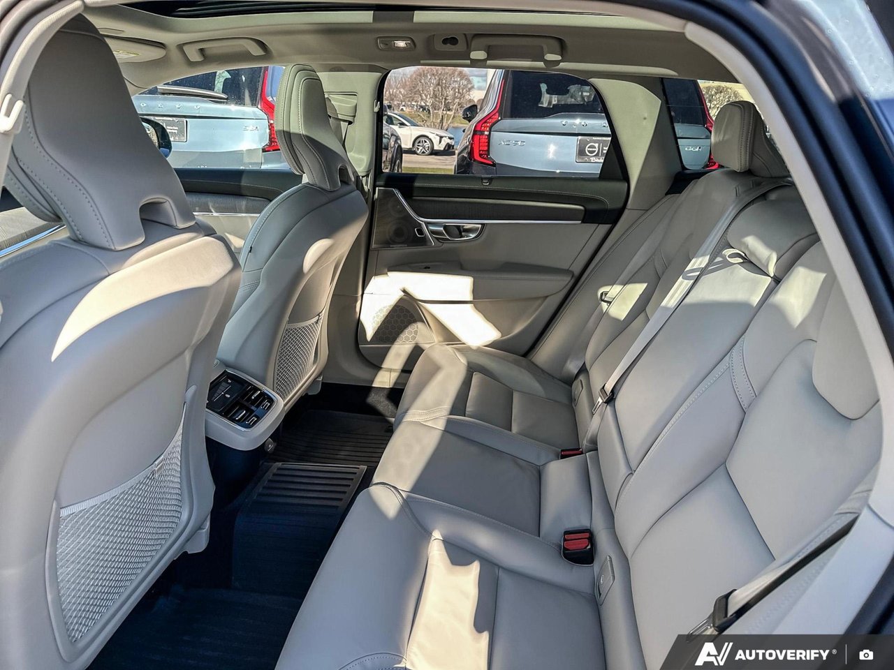 2026 Volvo V90 Cross Country Ultra-23