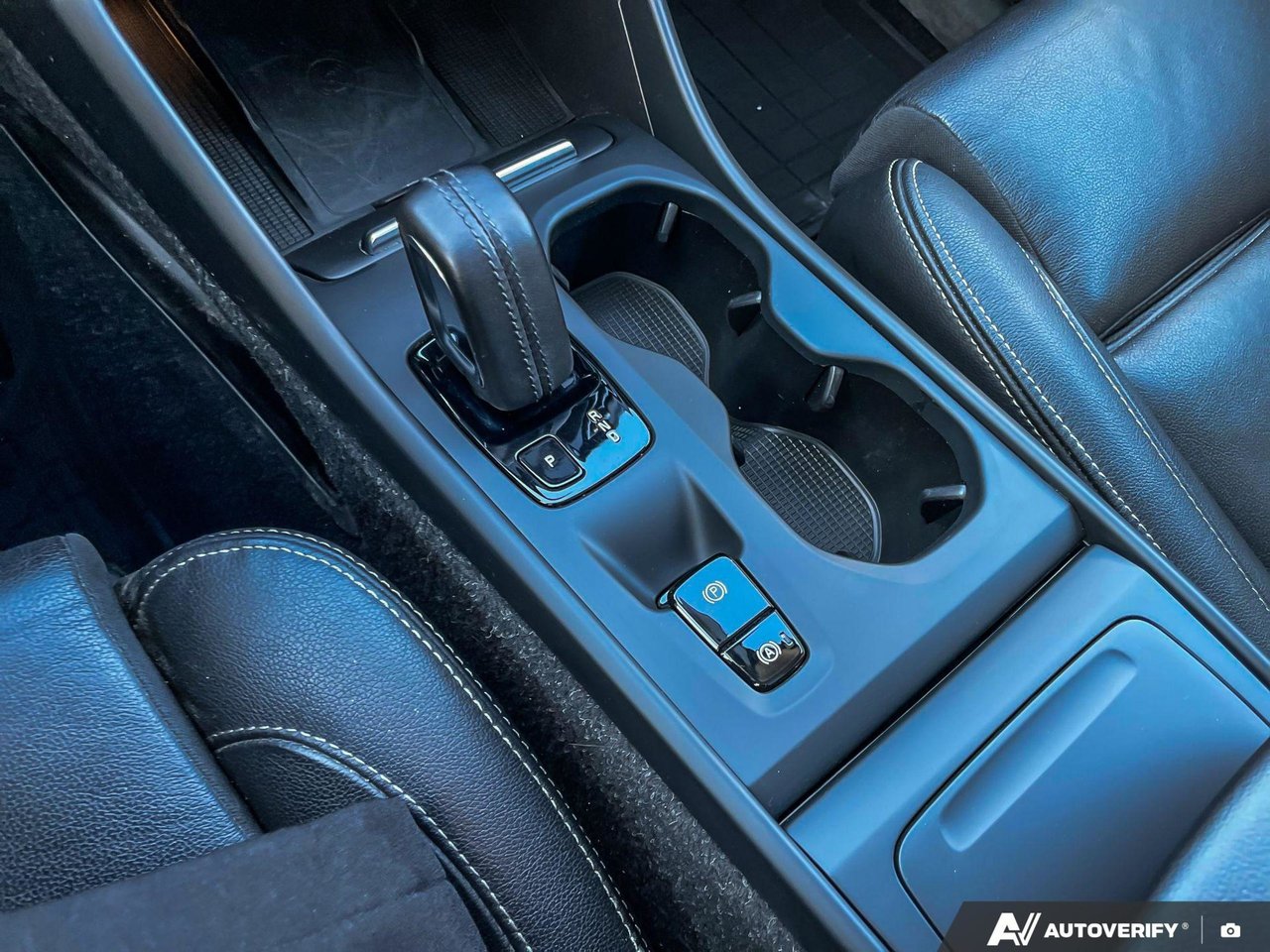 2020 Volvo XC40 Momentum-17