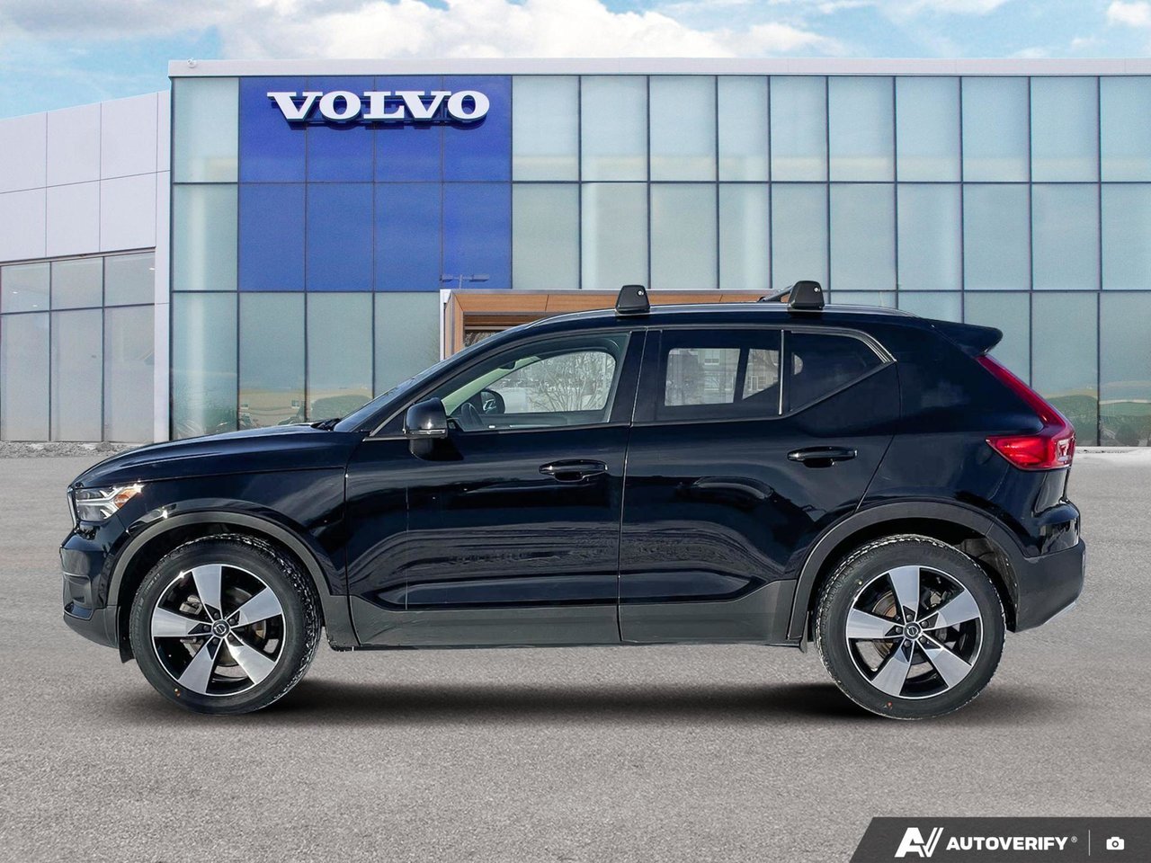 2020 Volvo XC40 Momentum-1