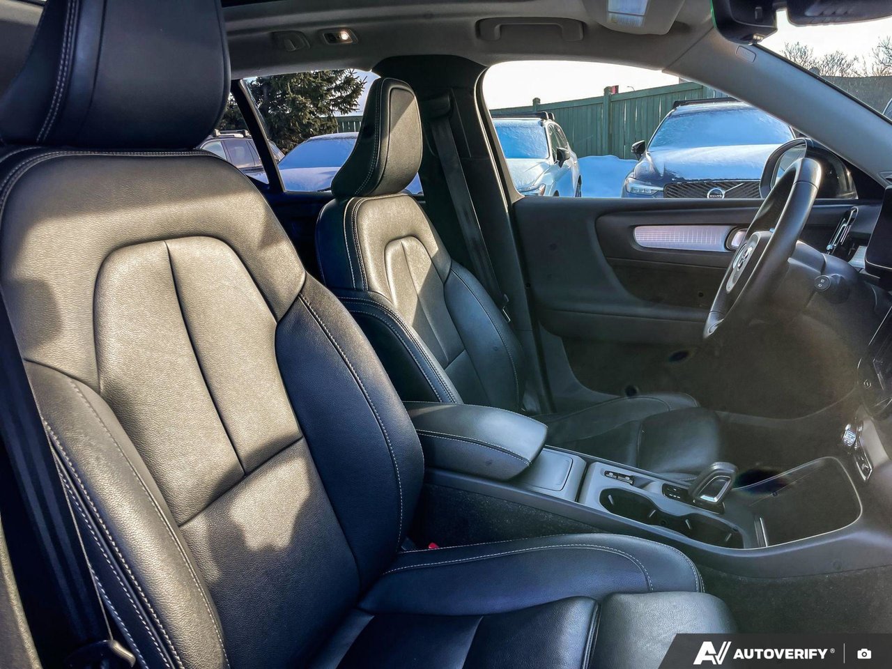 2020 Volvo XC40 Momentum-21