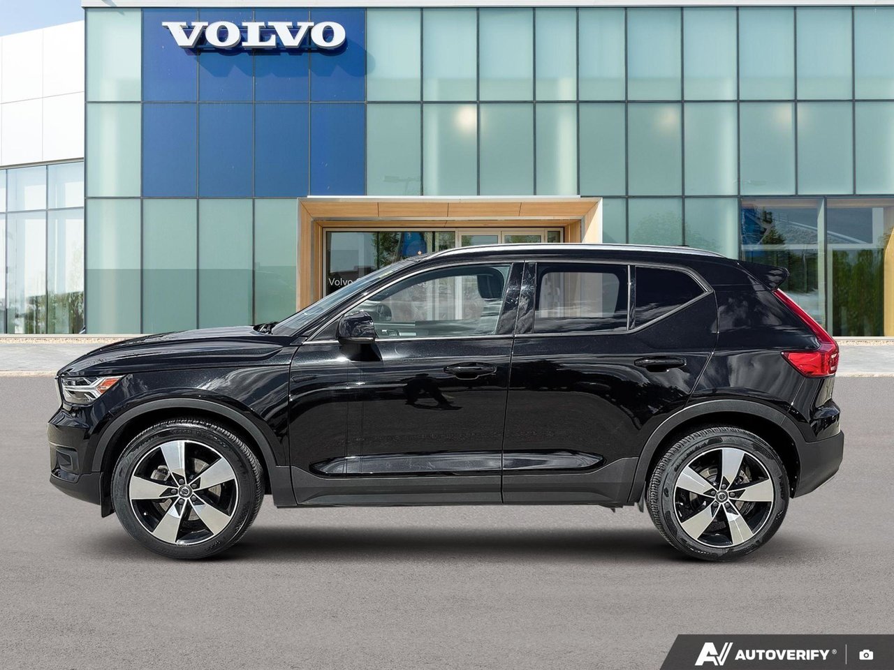 2020 Volvo XC40 Momentum-2