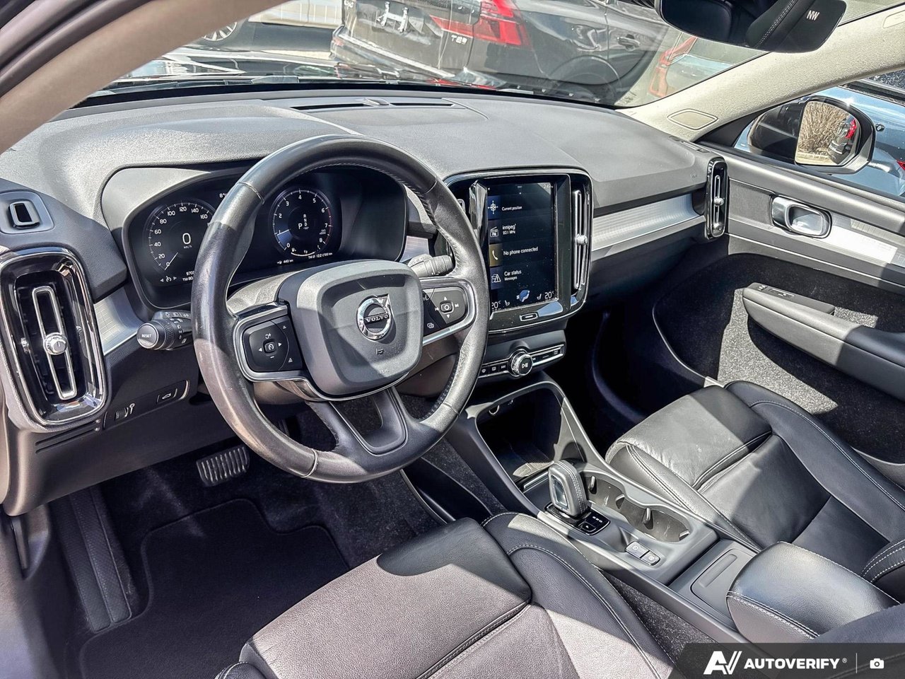 2020 Volvo XC40 Momentum-13