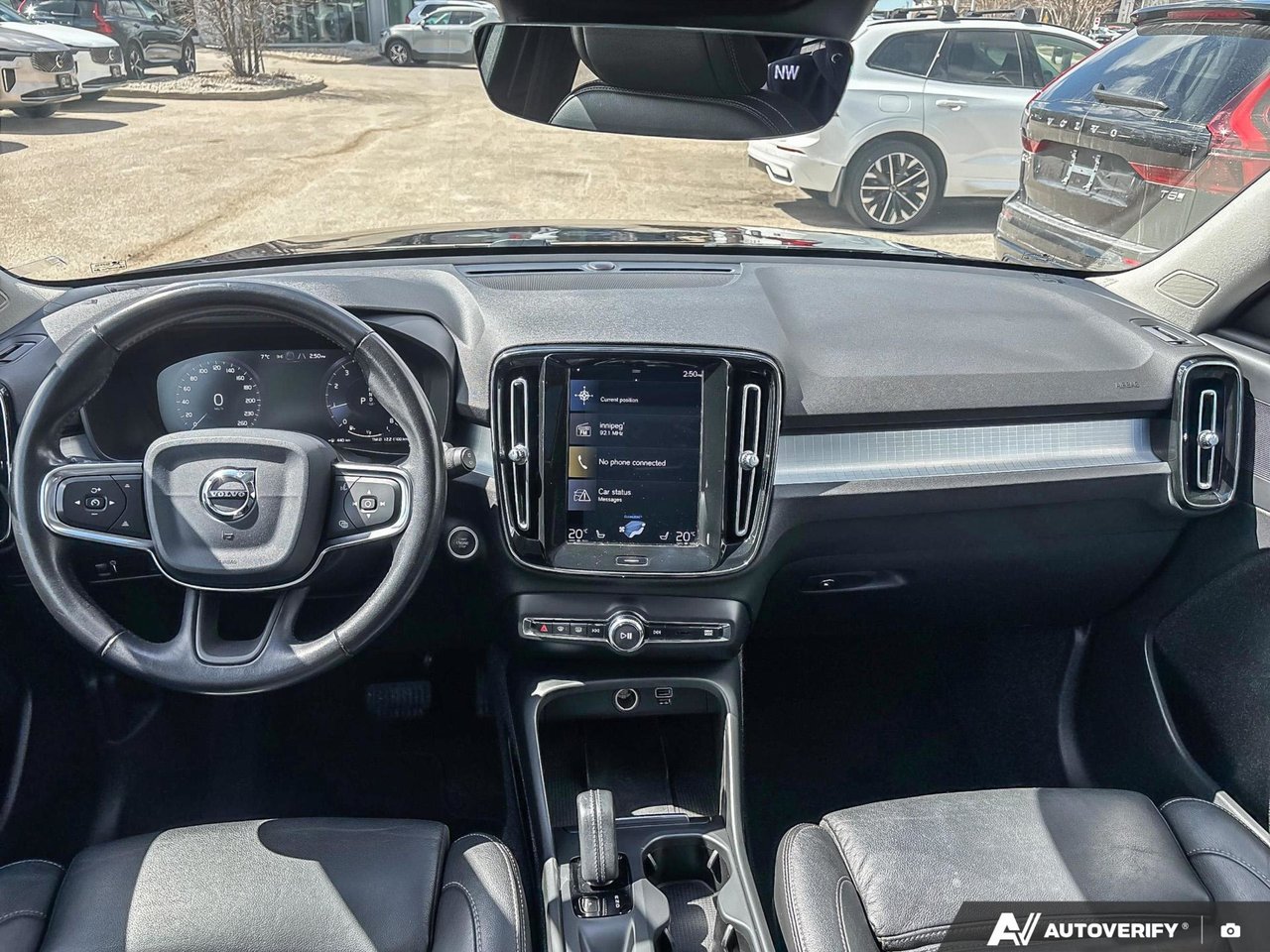 2020 Volvo XC40 Momentum-24