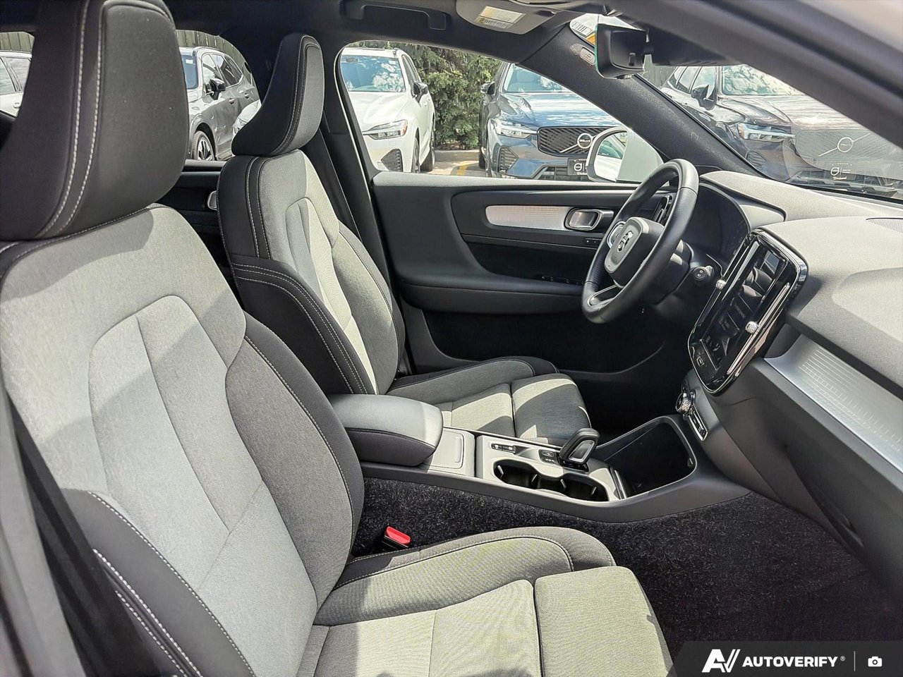 2021 Volvo XC40 Momentum-21
