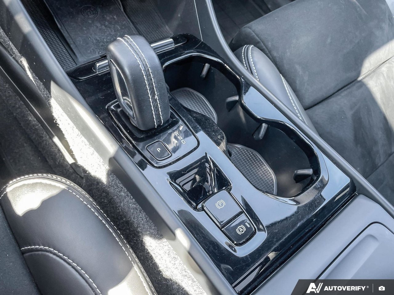 2022 Volvo XC40 R-Design-18