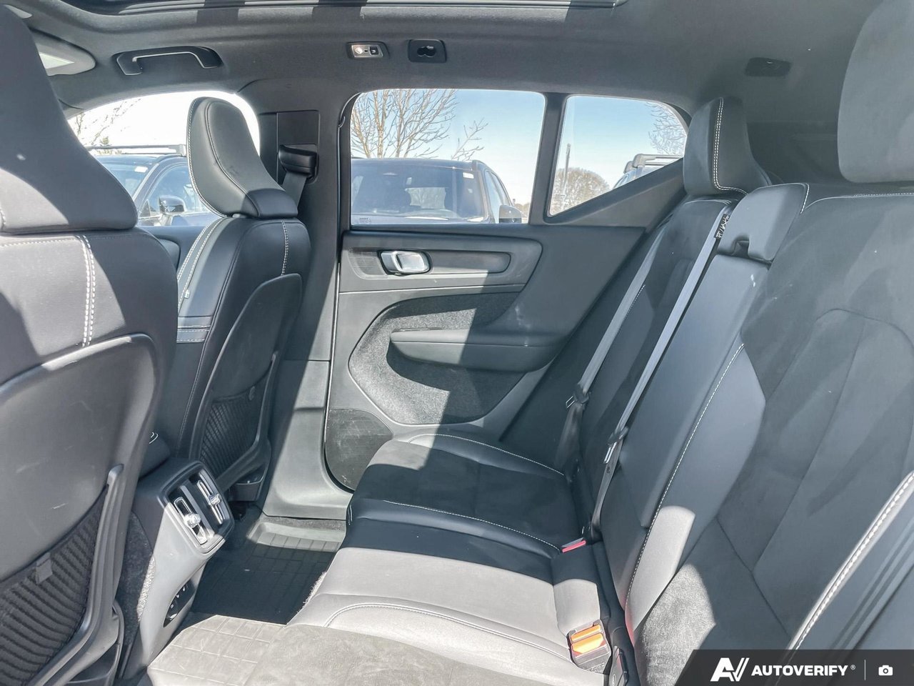 2022 Volvo XC40 R-Design-23