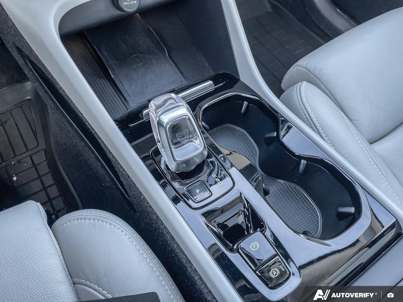 2023 Volvo XC40 Ultimate Bright Theme-17